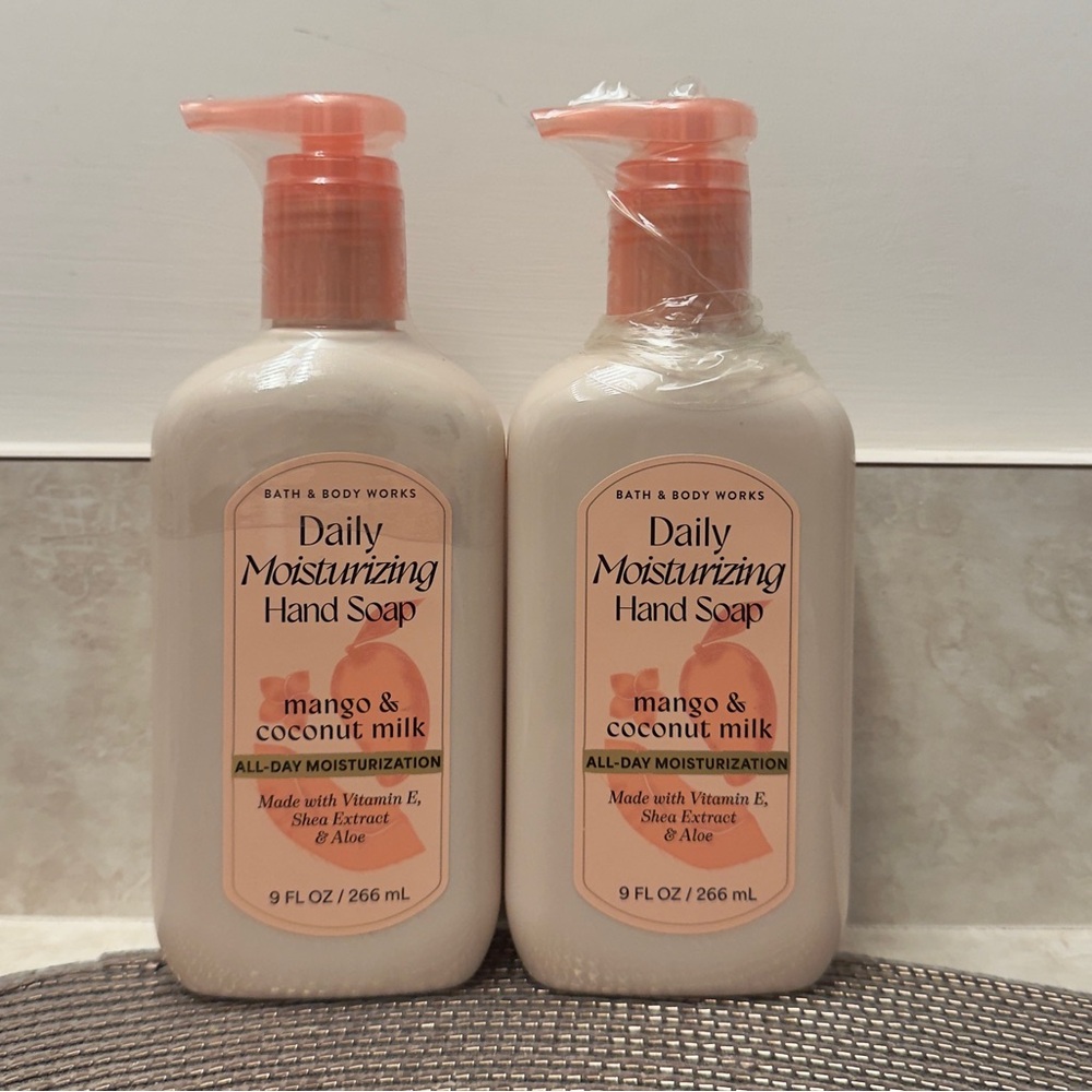 NWT Bath & Body Works Mango & Coconut Milk Daily Moisturizing Hand Soap Set